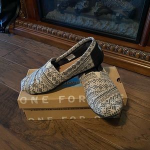 Toms Woman’s Tribal Print Slip-on Shoes